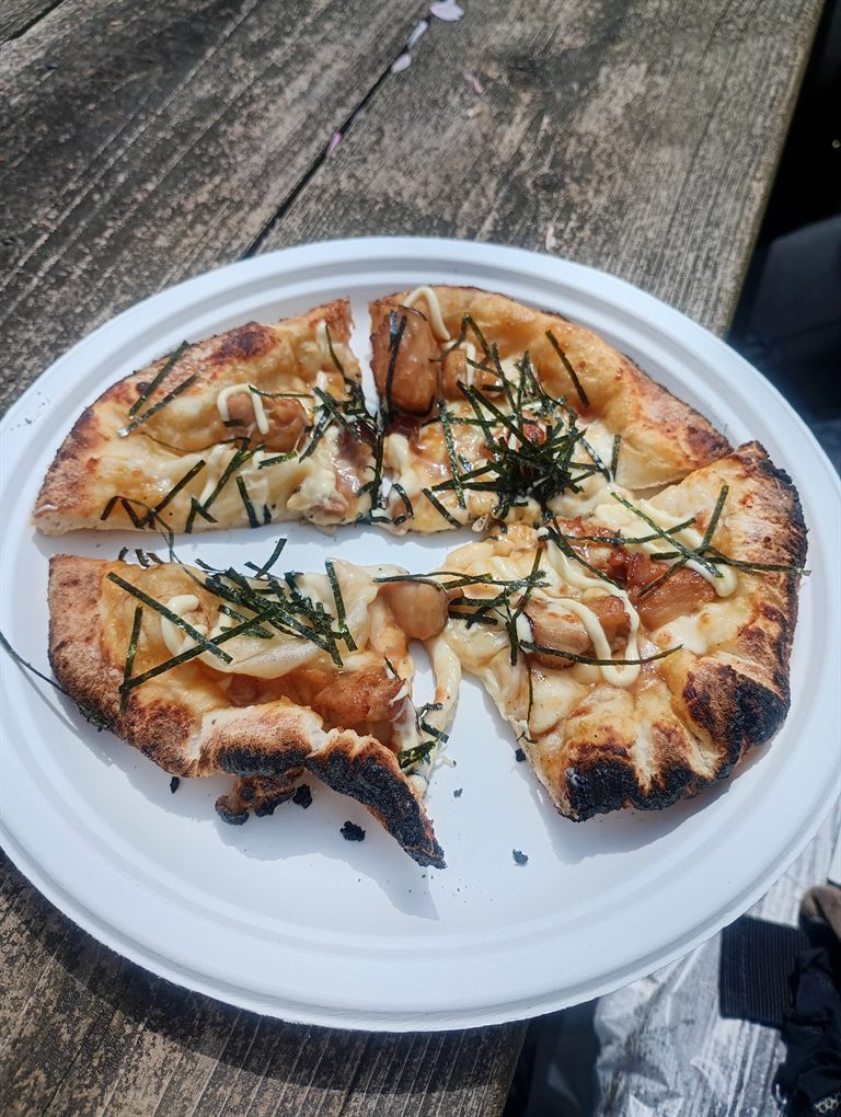 焼き上がったピザ